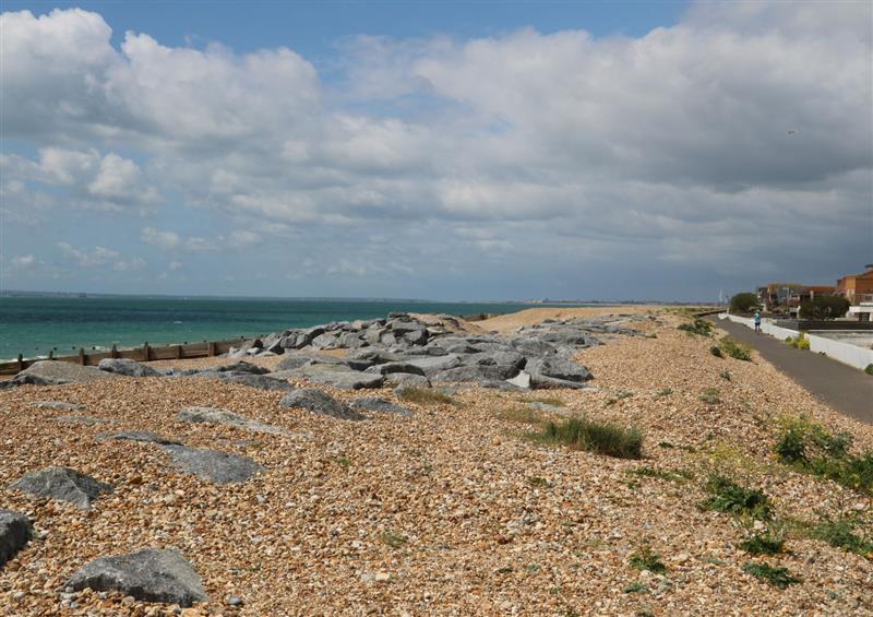 The setting (photo 3) at Wheatlands, Hayling Island