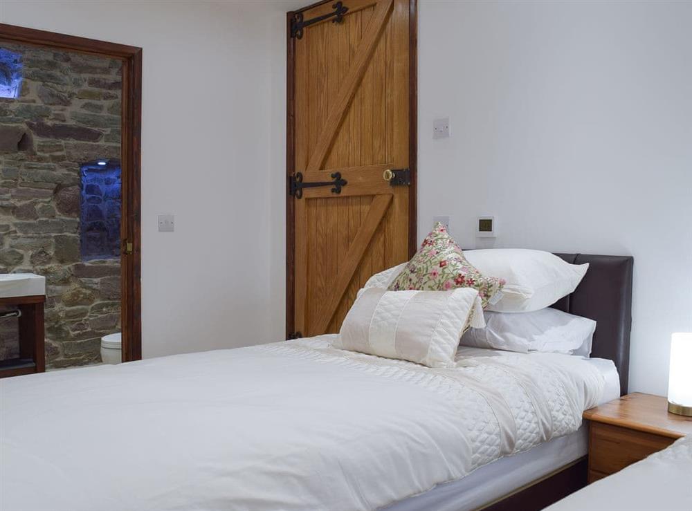 Twin bedroom with en-suite at Wheelwright Barn in Ferryside, near Carmarthen, Dyfed