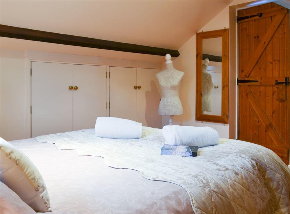 Peaceful and relaxing double bedroom at Wheelwright Cottage in Beaworthy, Devon