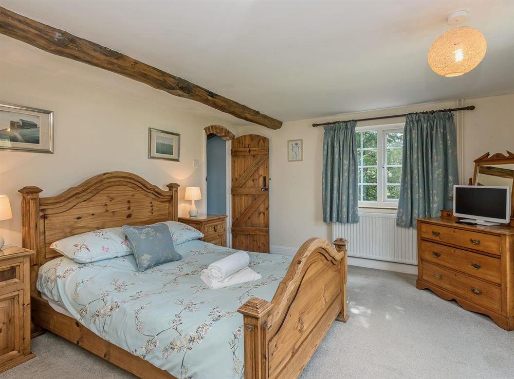 Luxurious double bedroom with river views at Wherryman’s Cottage in Coltishall, Norfolk., Great Britain