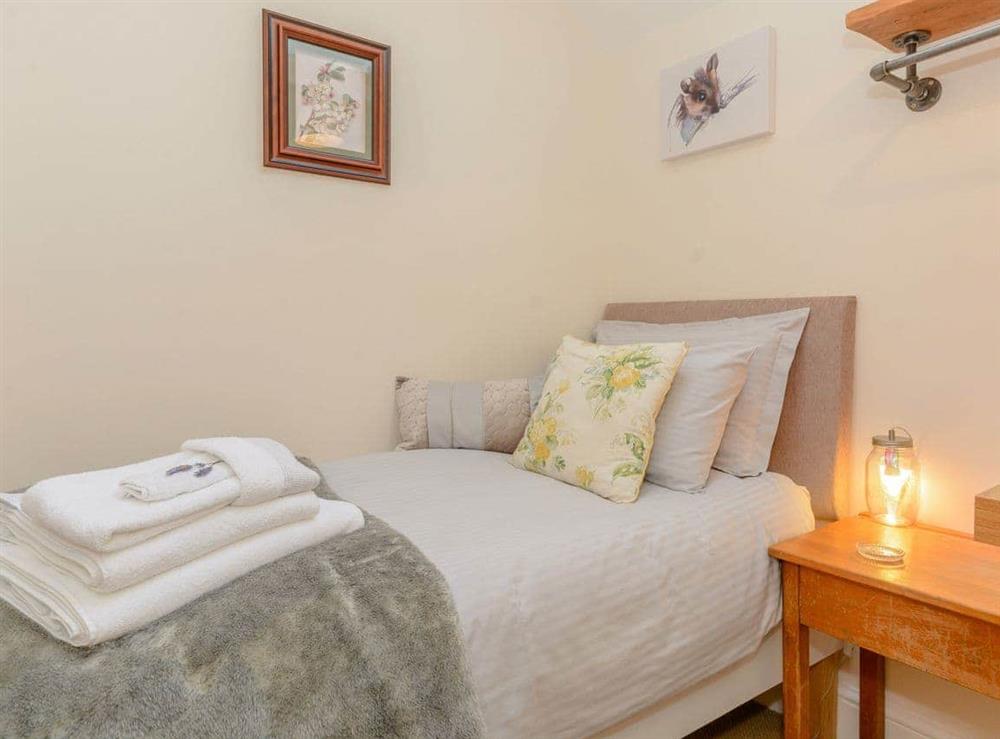 Cosy single bedroom at Whibberley Cottage in Ashford-in-the-Water, near Bakewell, Derbyshire