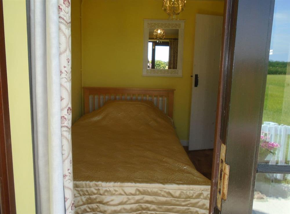 Single bedroom ground floor (photo 2) at Whipple Tree Cottage in Cratfield, Halesworth, Suffolk