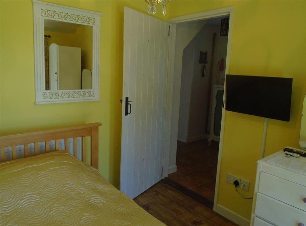 Single bedroom ground floor at Whipple Tree Cottage in Cratfield, Halesworth, Suffolk