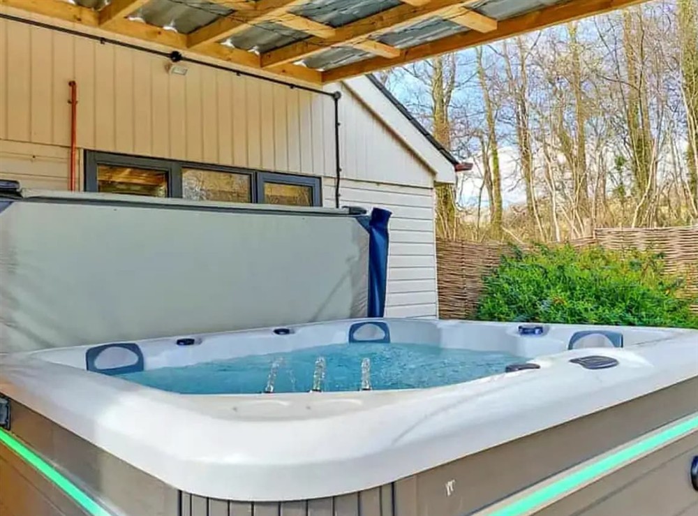 Hot tub at Whispering Pines Little Dunley in Bovey Tracey, Devon