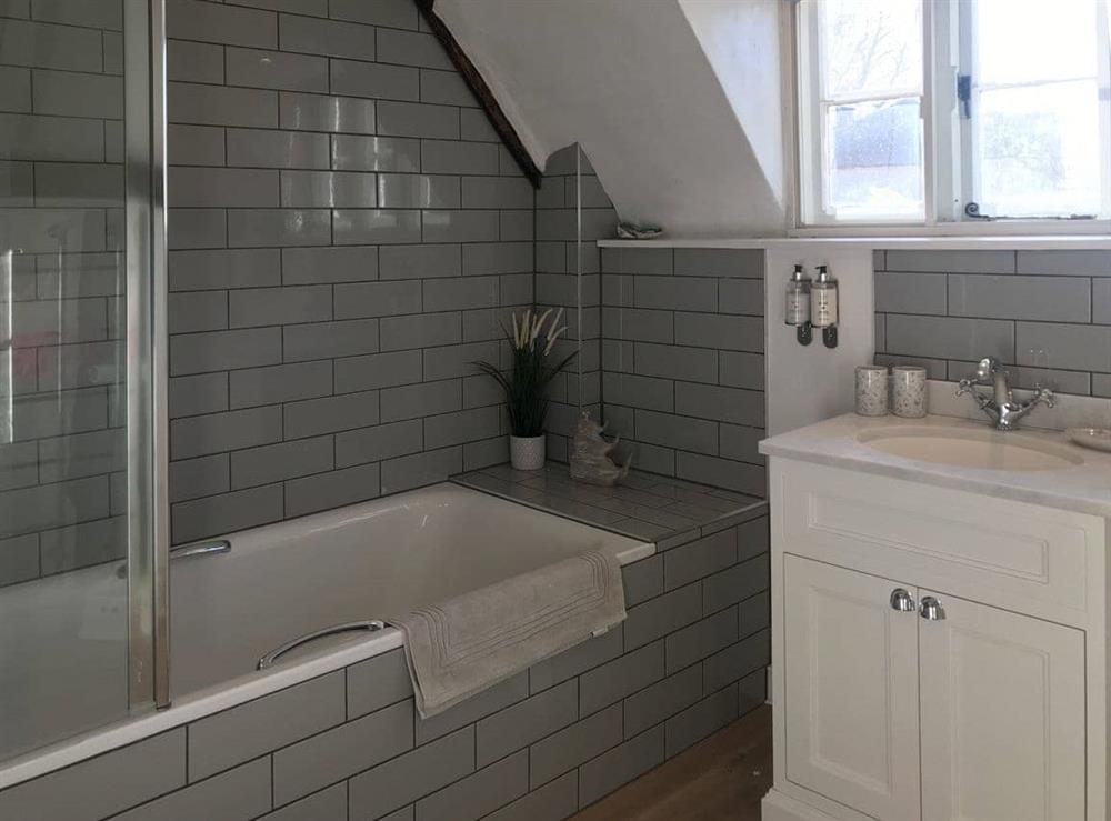 Family bathroom at White Horse Cottage in West Meon, near Petersfield, Hampshire