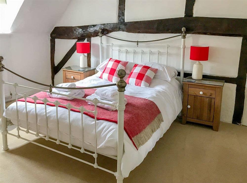 Kingsize bedroom at White Horse Cottage in West Meon, near Petersfield, Hampshire