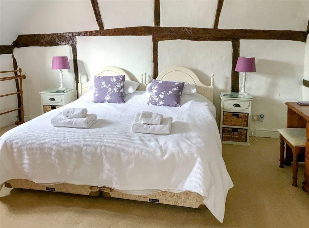 Superking/twin bedroom at White Horse Cottage in West Meon, near Petersfield, Hampshire