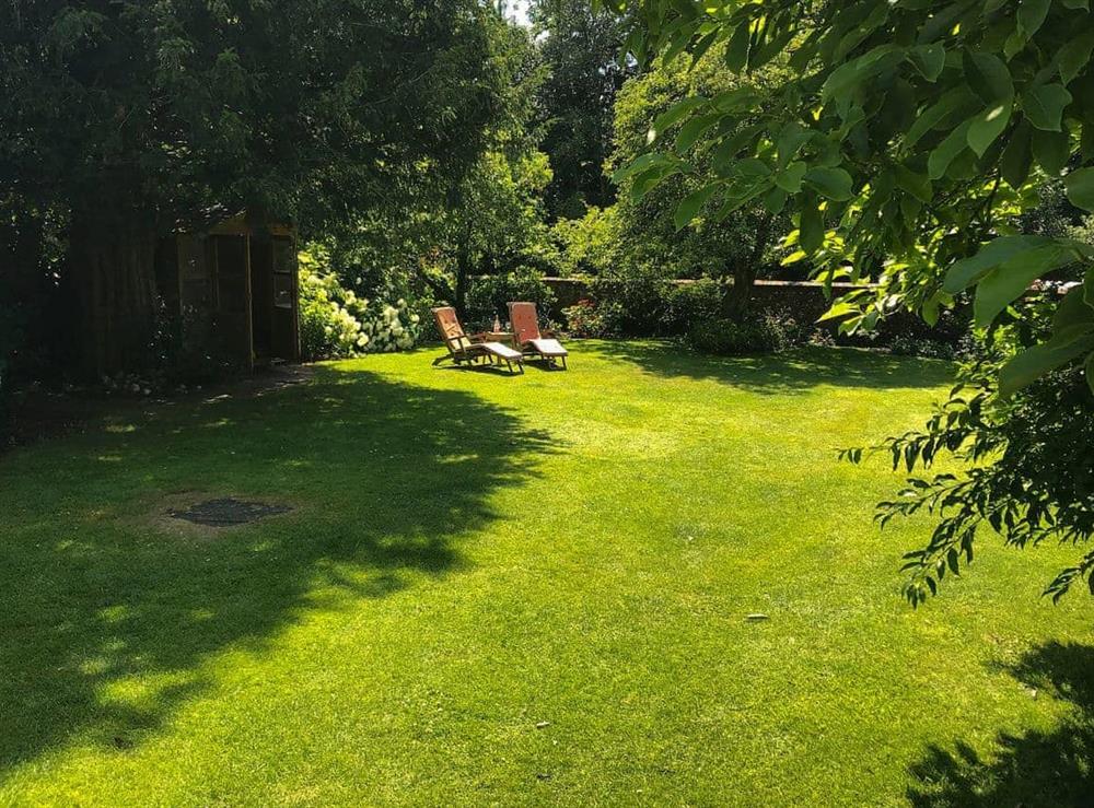 Well-maintained lawned garden area at White Horse Cottage in West Meon, near Petersfield, Hampshire
