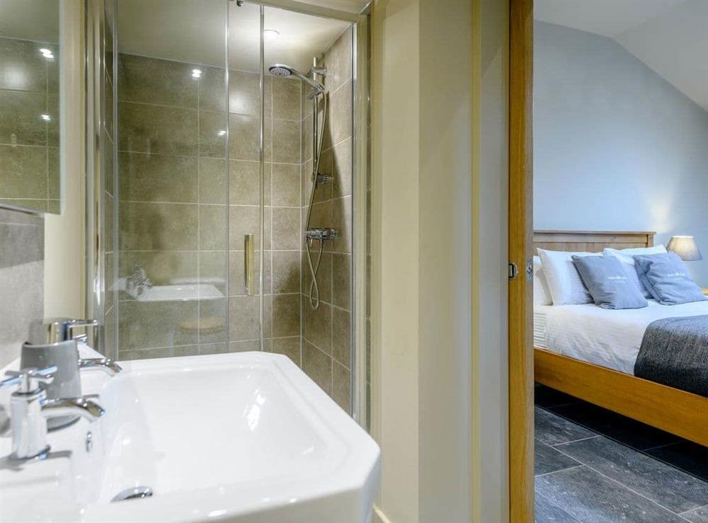 En-suite shower room at Heveningham Farmhouse, 