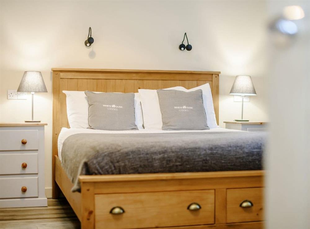 Welcoming double bedroom at Holton Barn, 