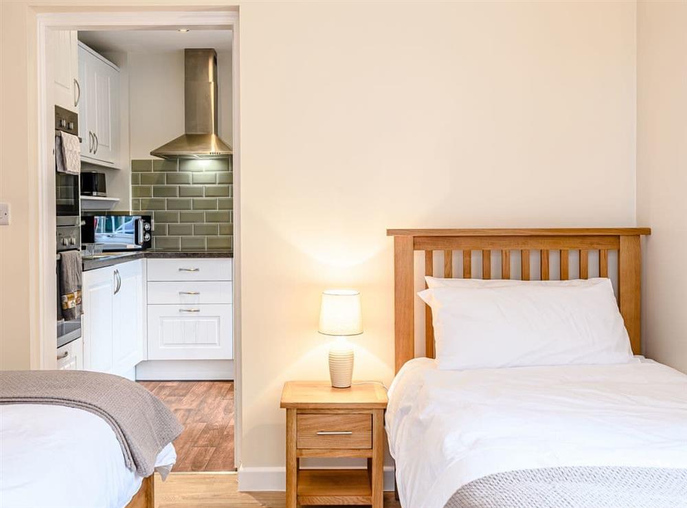 Inviting twin bedroom at White Oak Cottage in Hagworthingham, near Horncastle, Lincolnshire