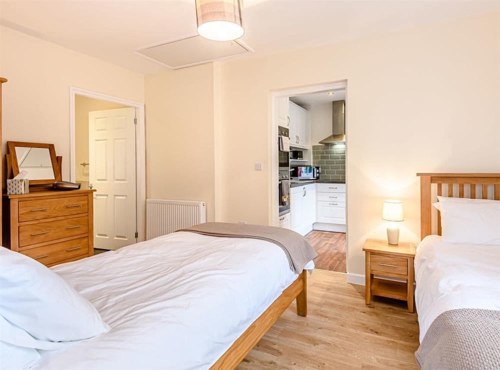 Light and airy twin bedroom at White Oak Cottage in Hagworthingham, near Horncastle, Lincolnshire