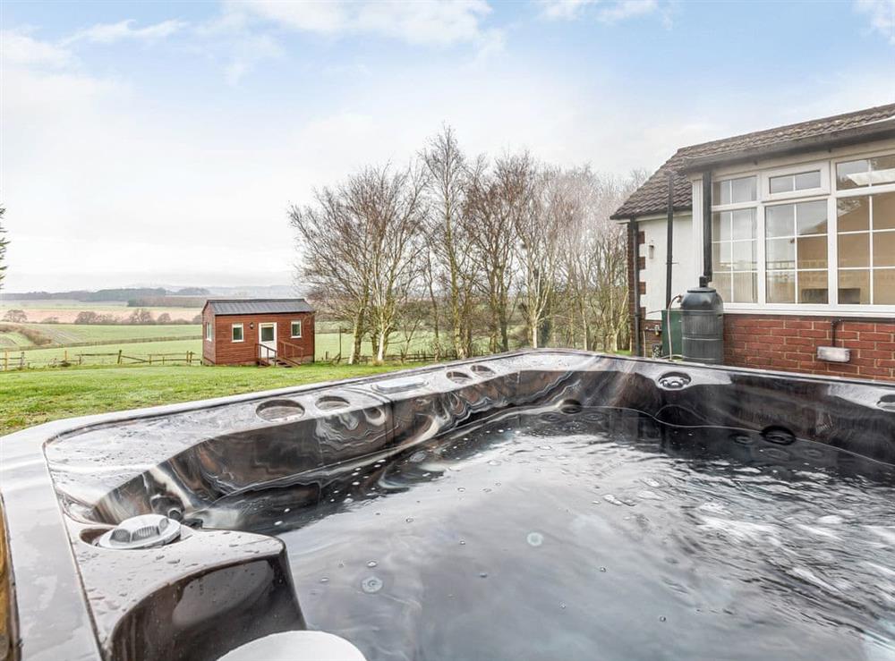 Luxurious hot tub at White Oak Cottage in Hagworthingham, near Horncastle, Lincolnshire