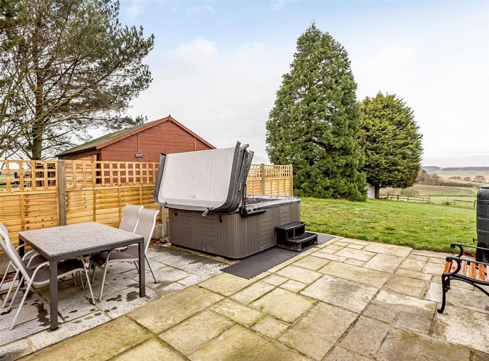 Patio area with outdoor furniture and hot tub at White Oak Cottage in Hagworthingham, near Horncastle, Lincolnshire