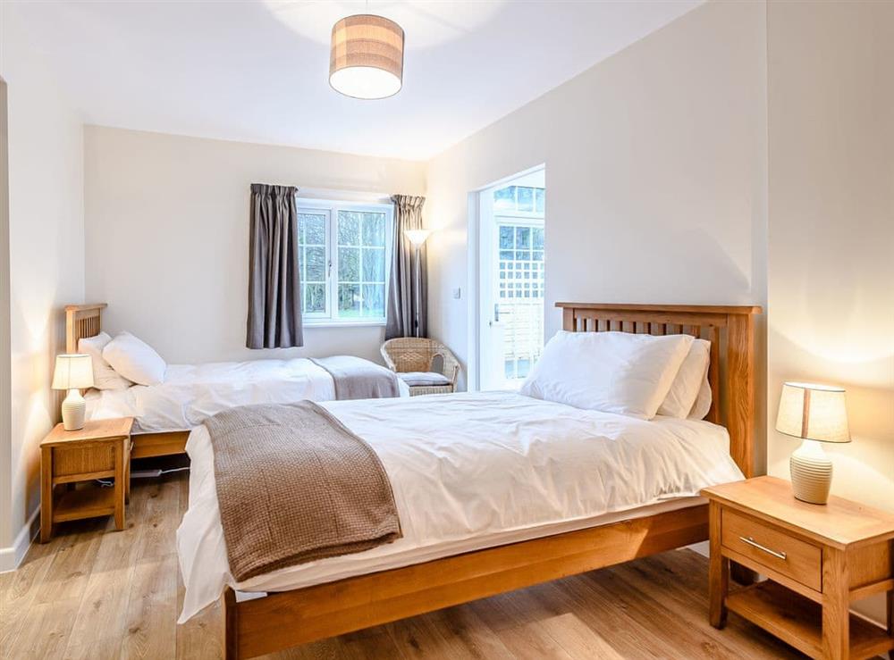 Restful twin bedroom at White Oak Cottage in Hagworthingham, near Horncastle, Lincolnshire