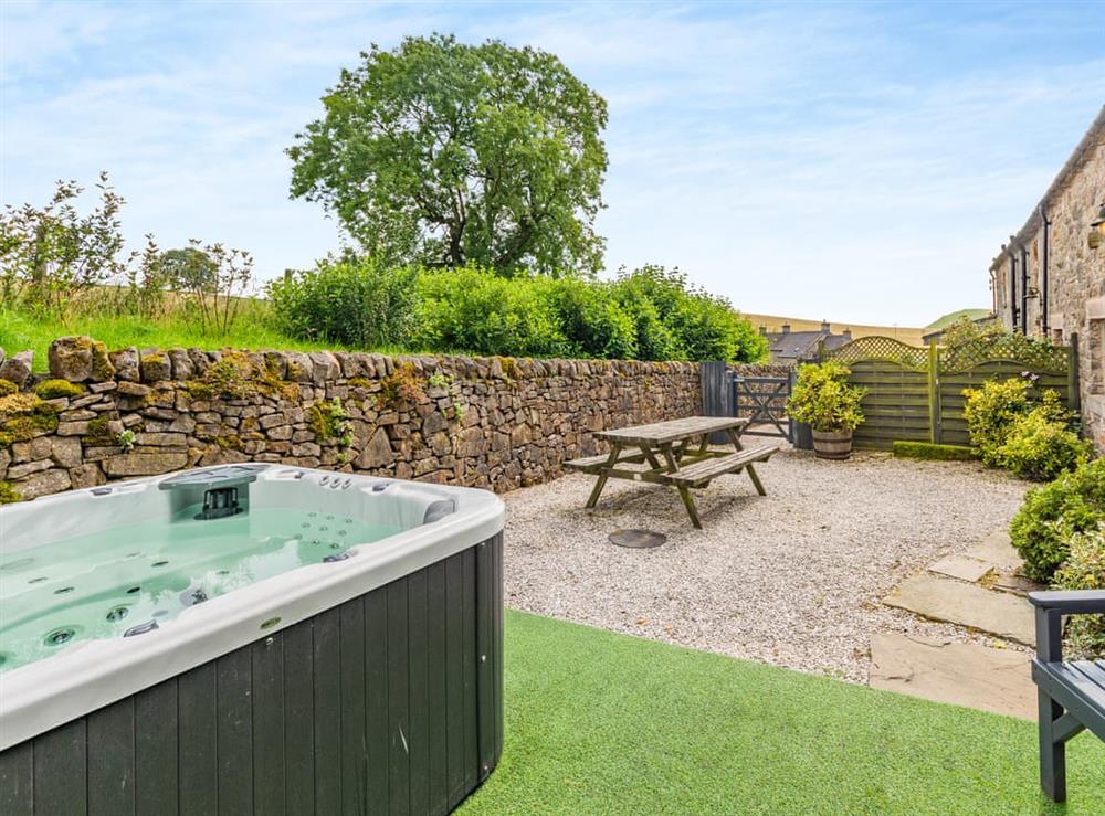 Jacuzzi (photo 2) at White Park Cottage in Whetton, Ashbourne, Staffordshire