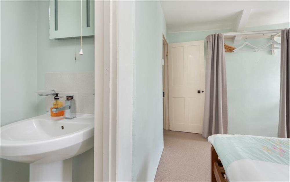 Double bedroom & Ensuite at White Pebble Cottage in Port Isaac