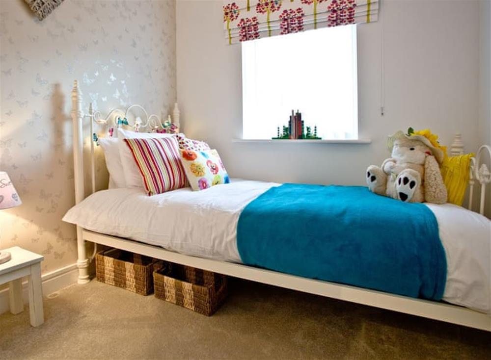 Comfortable single bedroom at White Rock in Paignton, Devon