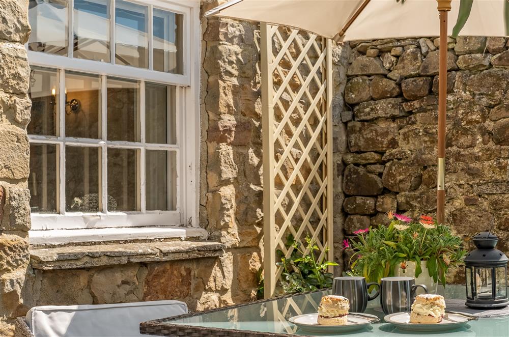 Sun trap for alfresco dining at White Rose Cottage, Constable Burton, Leyburn