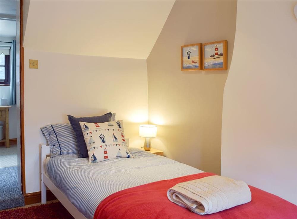 Cosy twin bedroom at White Stones Cottage in Caister-on-Sea, near Great Yarmouth, Norfolk