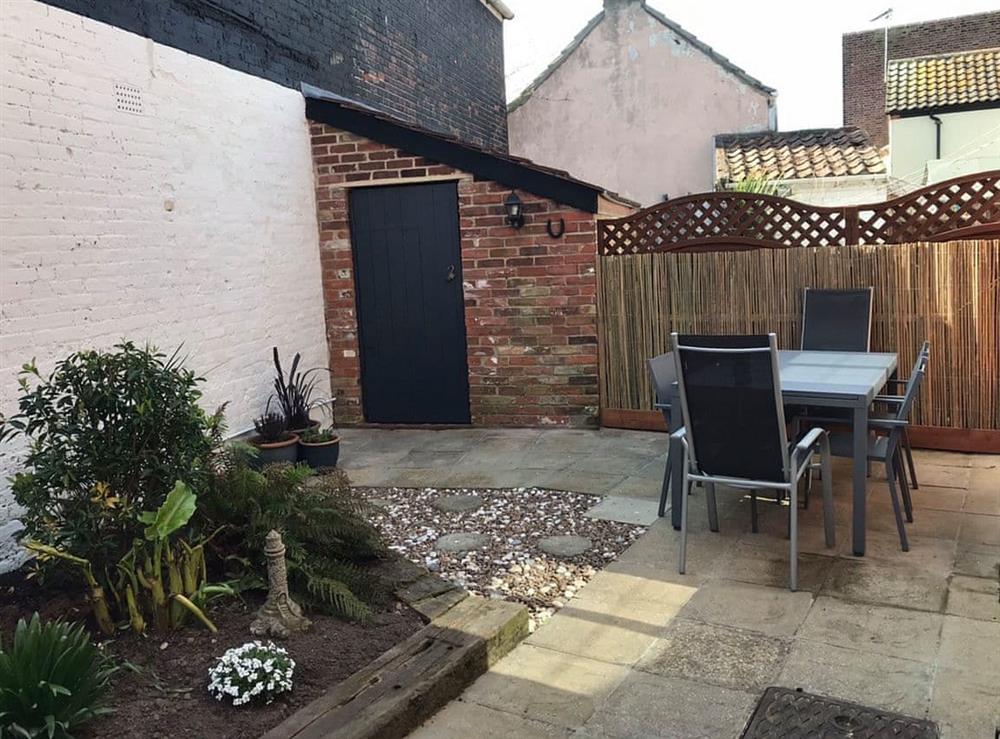 Sitting-out-area at White Stones Cottage in Caister-on-Sea, near Great Yarmouth, Norfolk