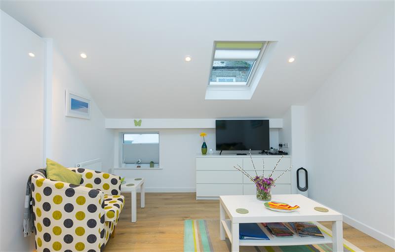 The living area (photo 2) at Whitecaps, St Ives