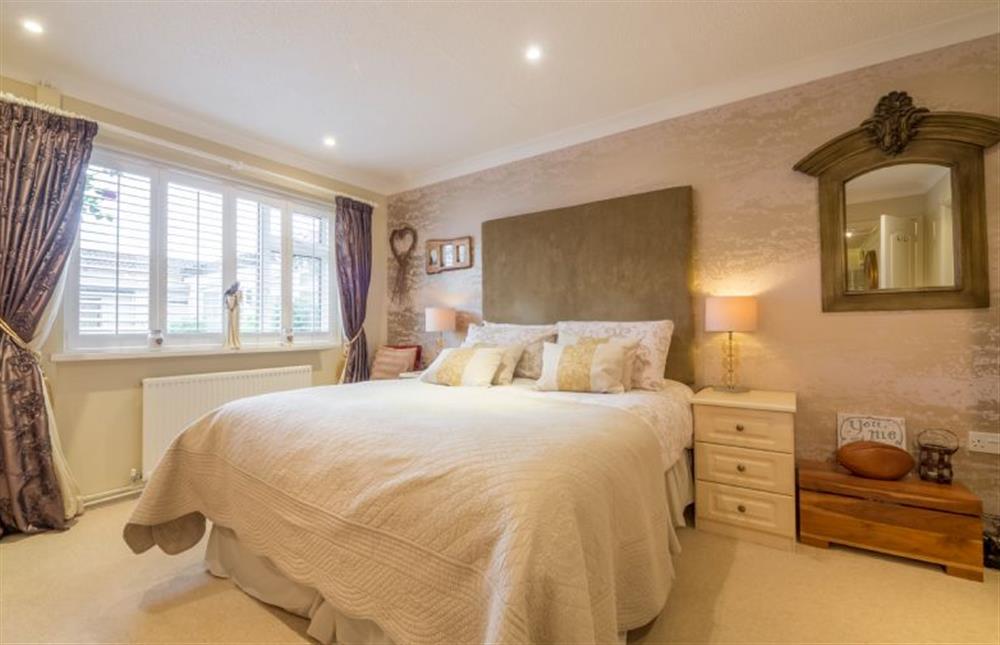 Ground floor: Master bedroom with king-size bed (photo 2) at Whitehaven, Brancaster near Kings Lynn
