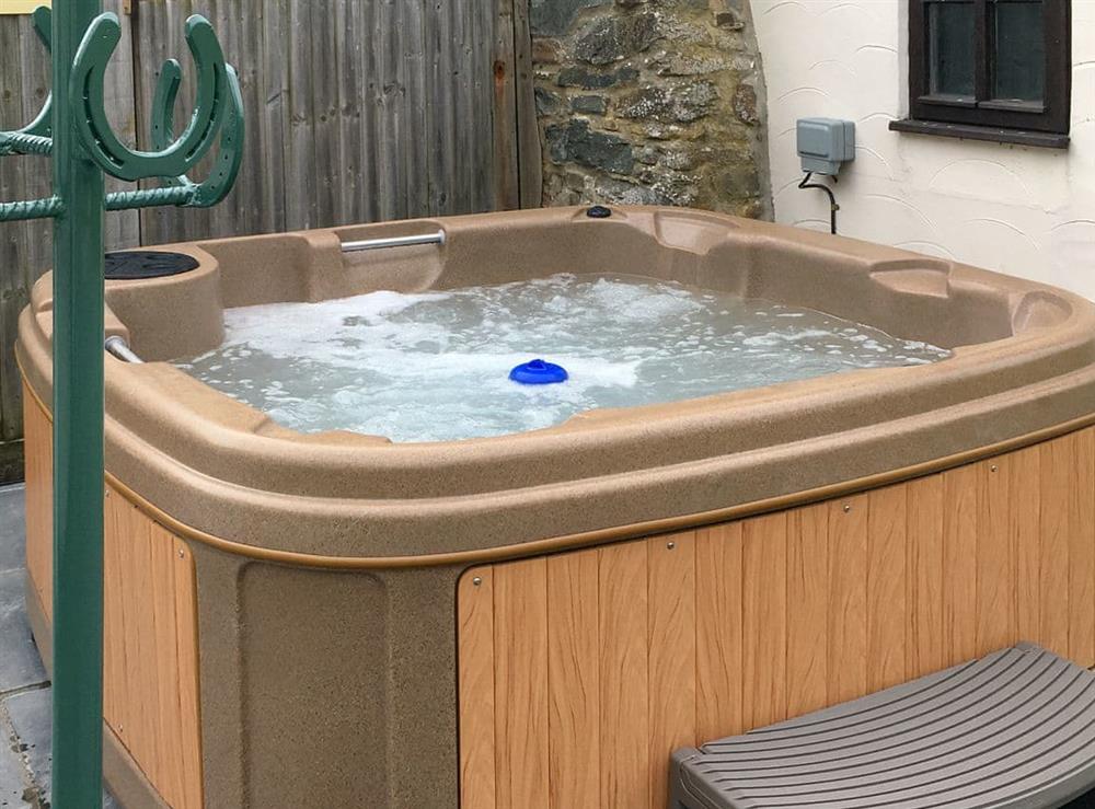 Relaxing hot tub at The Farmhouse, 