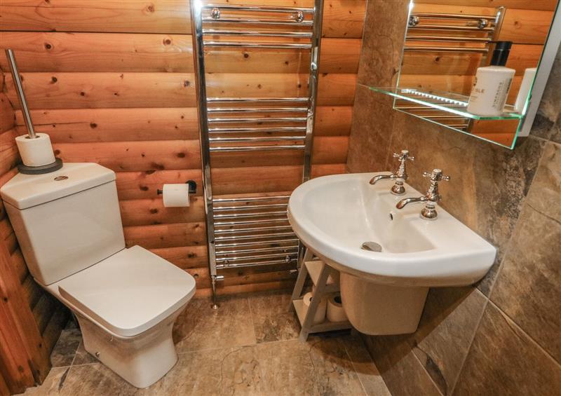 The bathroom at Whitemoor Lodge, Salterforth