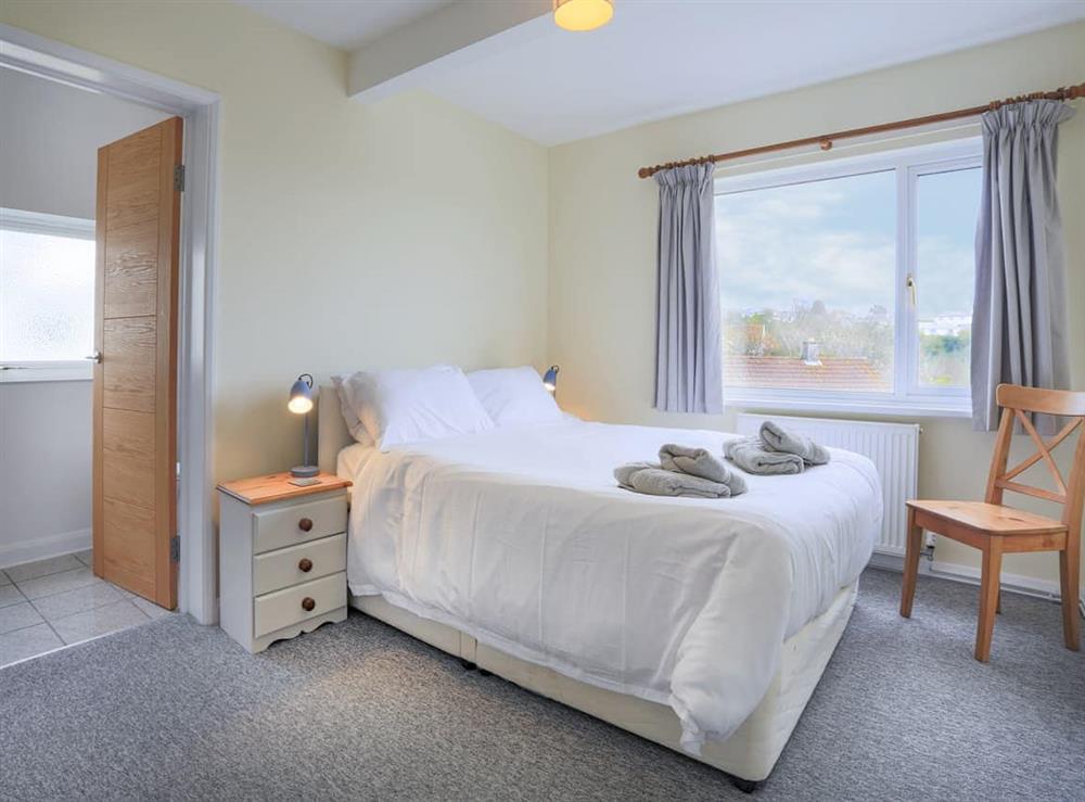 Double bedroom at Whitestones in St Mawes, Cornwall