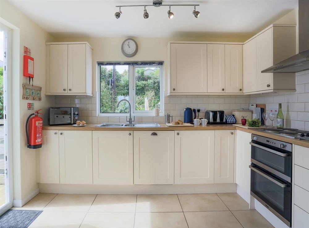 Kitchen at Whitestones in St Mawes, Cornwall