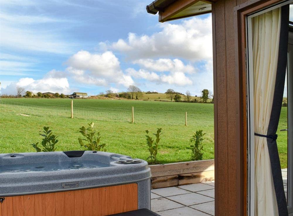 Hot tub (photo 2) at Whitey Top Country Lodge in Pentridge, Dorset
