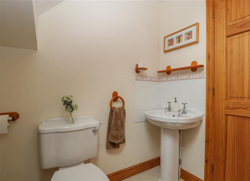 Bathroom at Whitlow Lodge Annex, Birdwood near Huntley