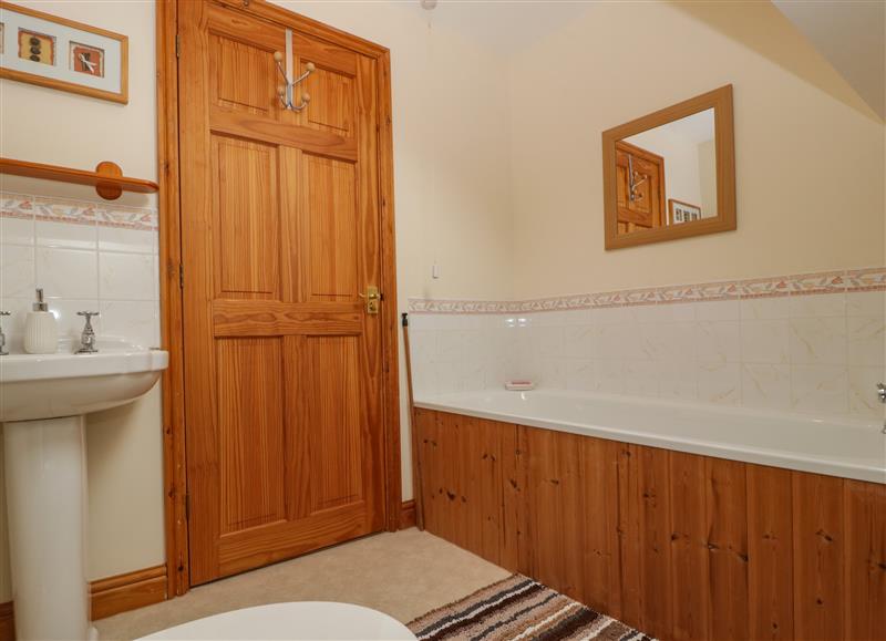 The bathroom at Whitlow Lodge Annex, Birdwood near Huntley