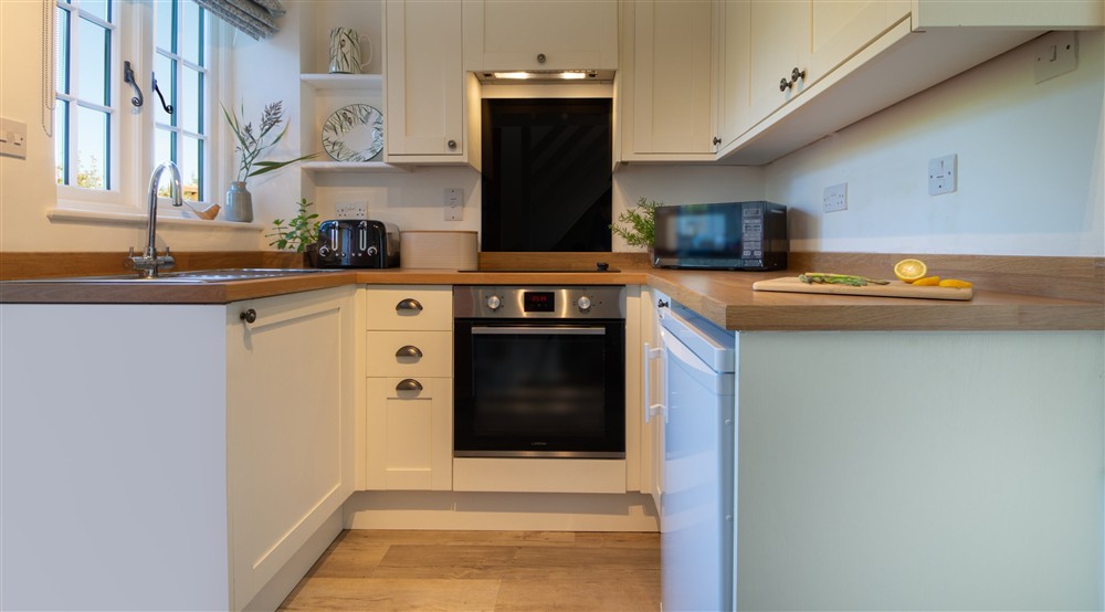 The kitchen (photo 2) at Wicken Rose Cottage in Ely, Cambridgeshire