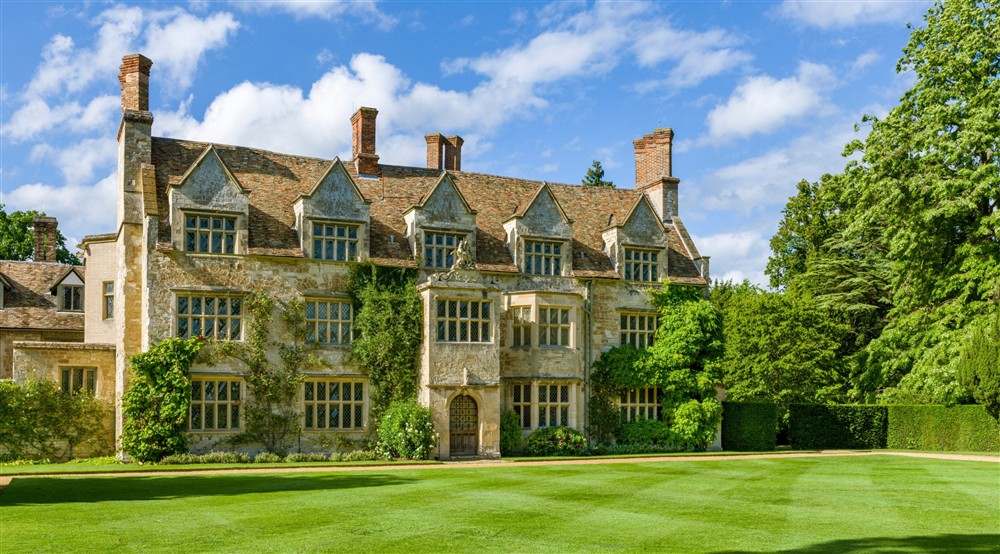 View of the house from the South Lawn at Wicken Rose Cottage in Ely, Cambridgeshire