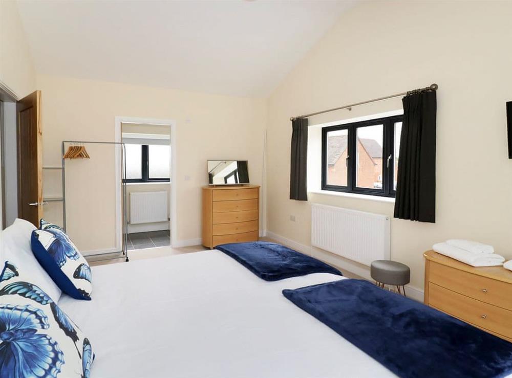 Relaxing double bedroom with en-suite (photo 3) at Woodland View, 
