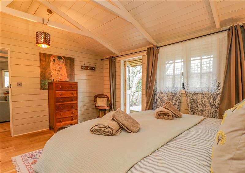 This is a bedroom at Wild Rose Retreat, Biddenden