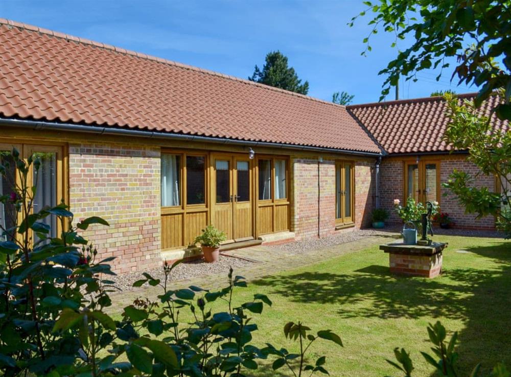Delightful holiday home at Cornflower Cottage, 