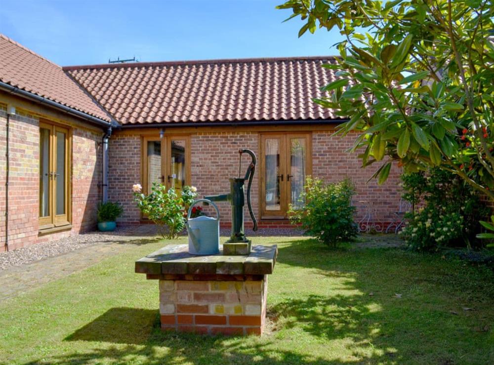 Delightful holiday home at Cowslip Cottage, 