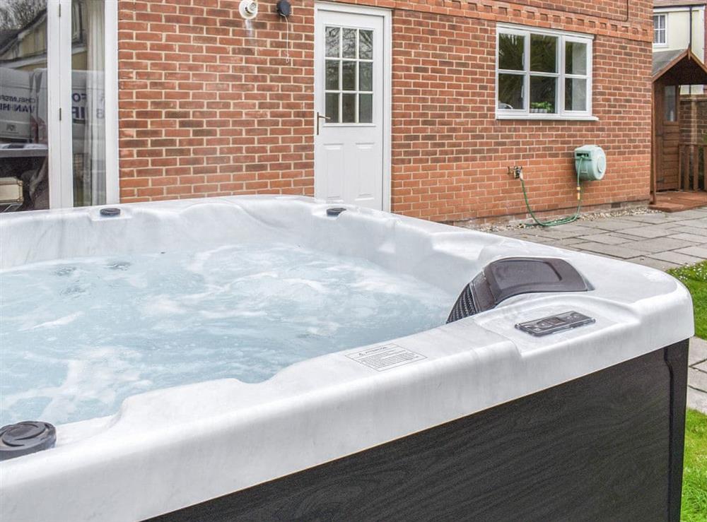 Hot tub (photo 2) at Wilkin Place in Tiptree, Essex