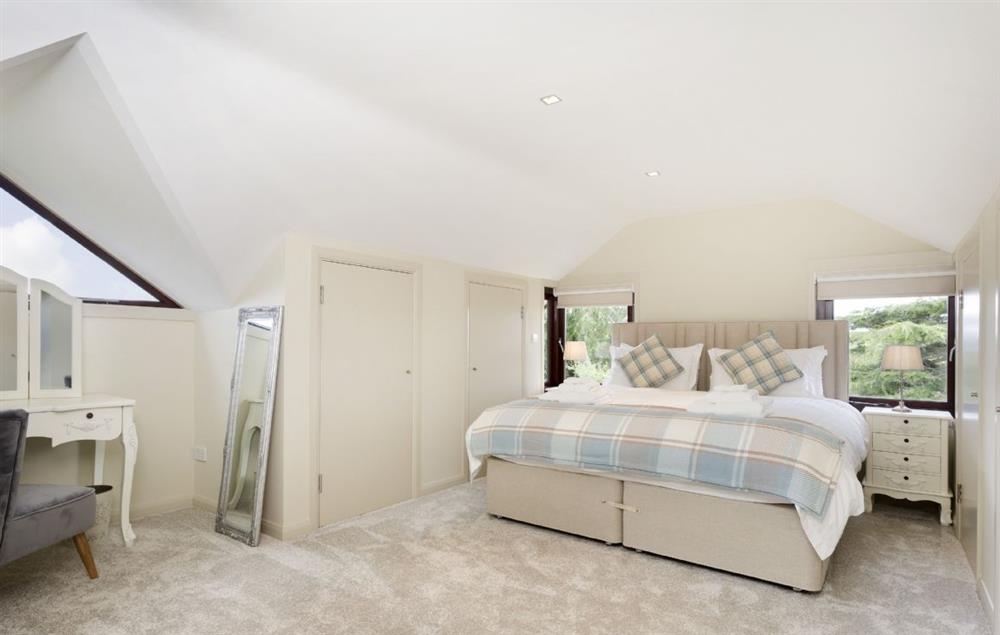 Bedroom three with a super-king size bed at Willersey Farm House, Willersey