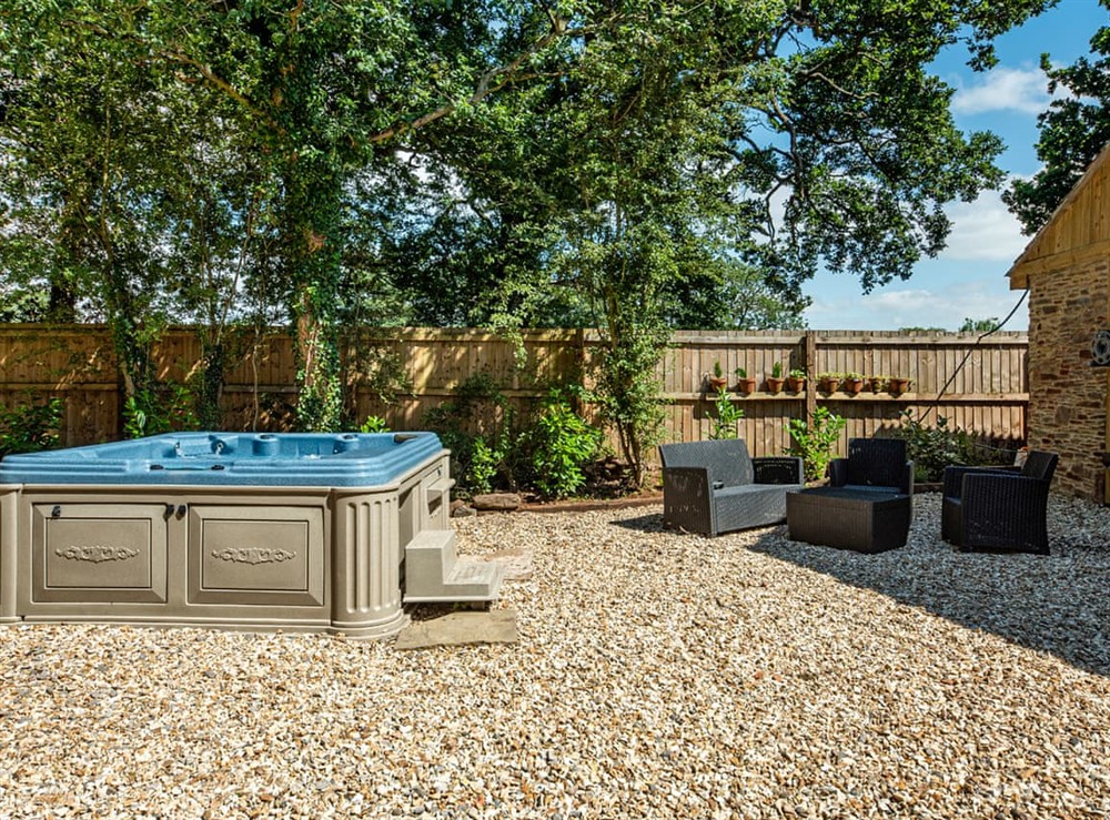 Hot tub at Willis Barn in Iron Acton, Avon