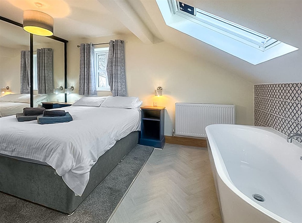 Double bedroom (photo 2) at Willow Cottage in Burgh Le Marsh, near Skegness, Lincolnshire
