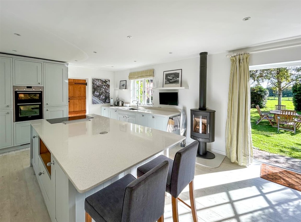 Kitchen/diner (photo 2) at Willow Cottage in Chichester, West Sussex