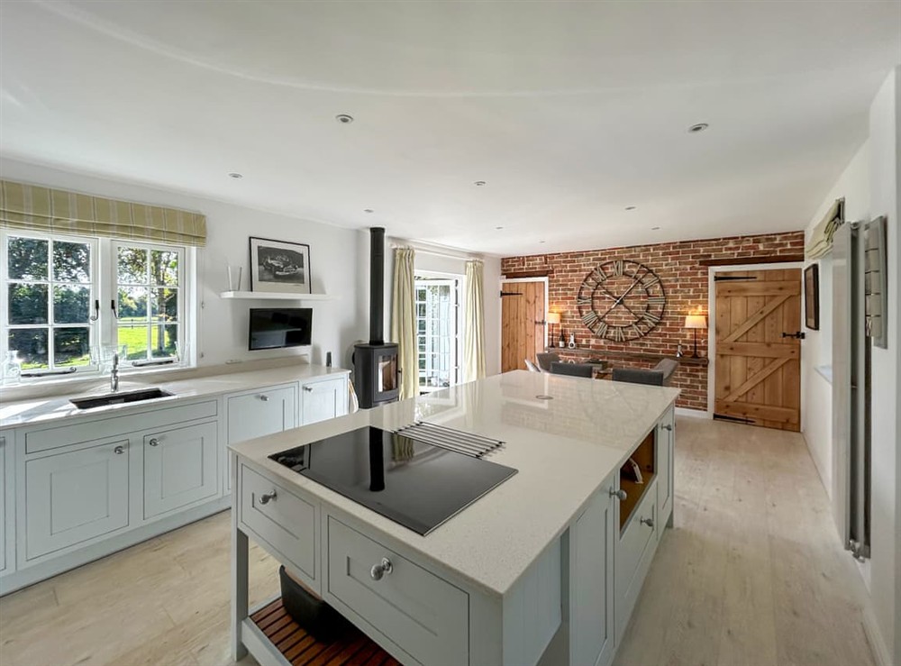 Kitchen/diner (photo 3) at Willow Cottage in Chichester, West Sussex