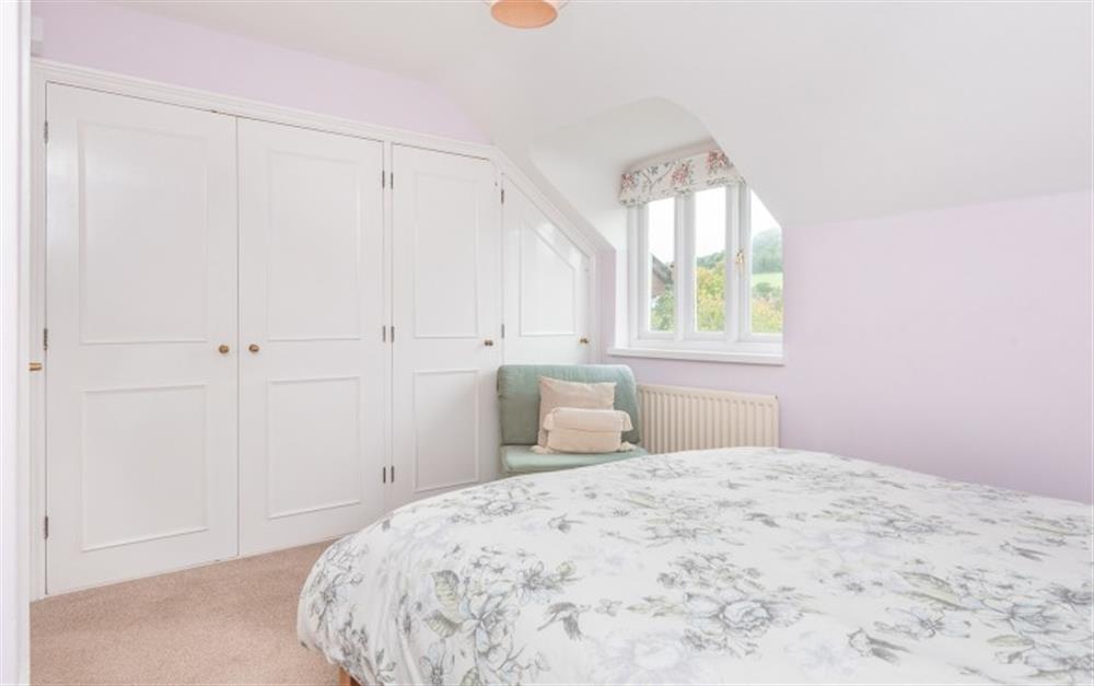 Master bedroom with built in wardrobe at Willow Cottage in Dittisham