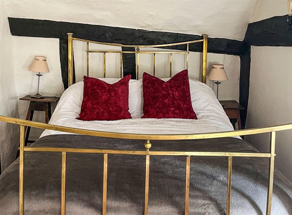 Double bedroom (photo 2) at Willow Cottage in Framlingham, Suffolk