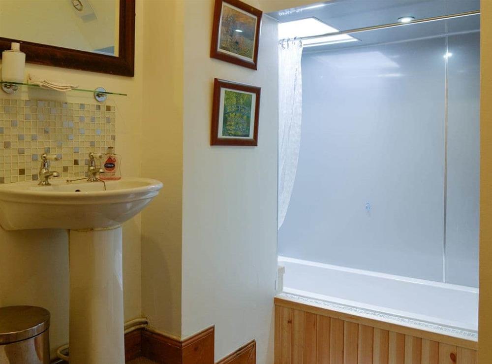 Family bathroom with shower over bath at Willow Cottage in Kirriemuir, Angus
