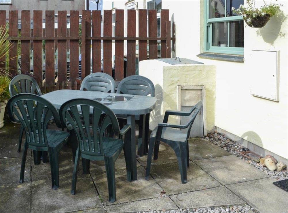 Lovely secluded sitting out area at Willow Cottage in Newquay, Cornwall